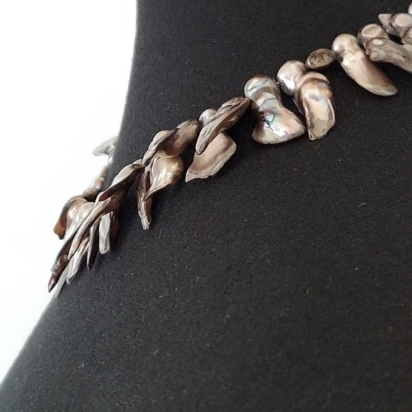 Vintage Shell Choker Shades of Black Gray and Cream Stunning Goldtone Hardware - Picture 5 of 8